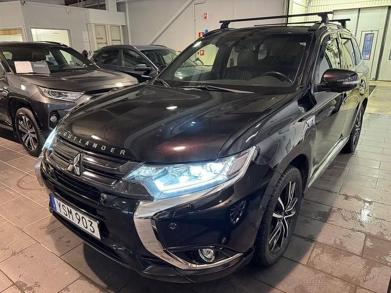 Svart Begagnad 2018 Mitsubishi Outlander Edition SUV | 189 000 kr (Marknadspris) - Bild 1/4