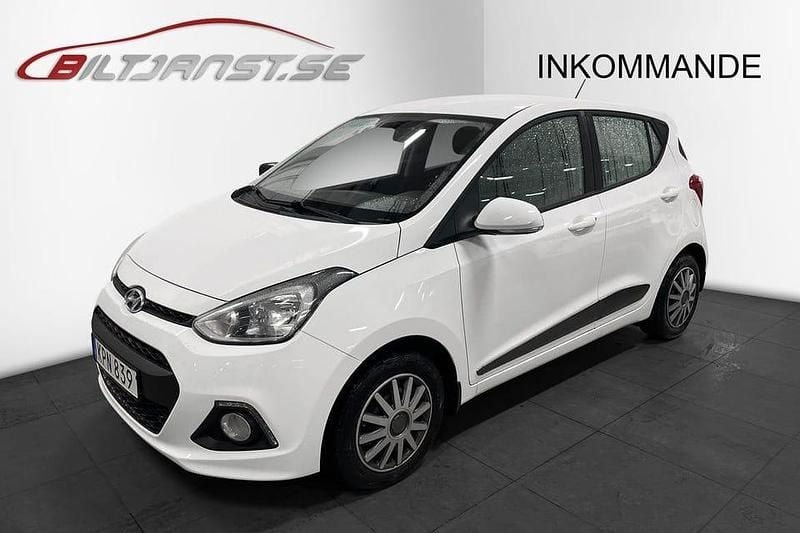 Vit Begagnad 2015 Hyundai i10 Premium Halvkombi | 107 900 kr (Marknadspris) - Bild 1/4