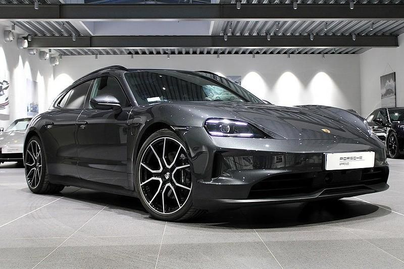 Grå Begagnad 2024 Porsche Taycan Sport Turismo Kombi | 995 000 kr - Bild 1/4