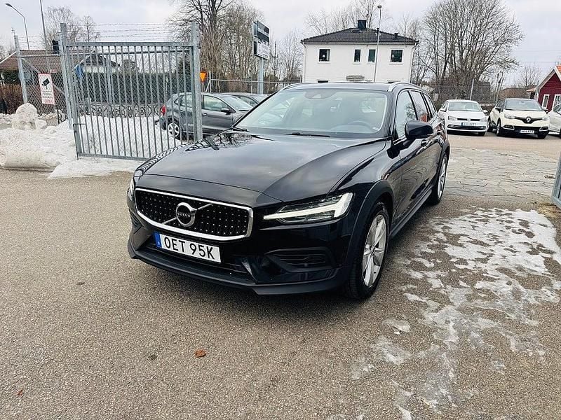 Begagnad Volvo V60 CC 197 HK (144 kW) 2021 Svart Kombi