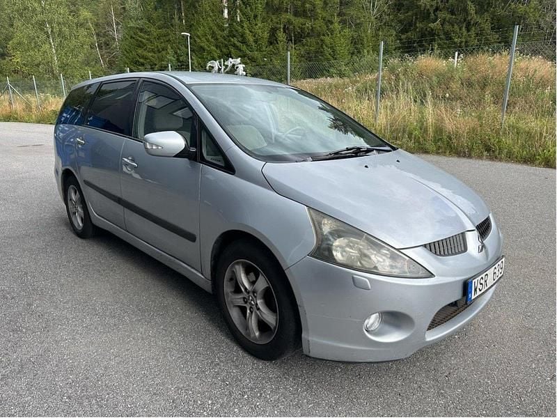 Silver Begagnad 2004 Mitsubishi Grandis Minibuss | 25 000 kr (Marknadspris) - Bild 1/4