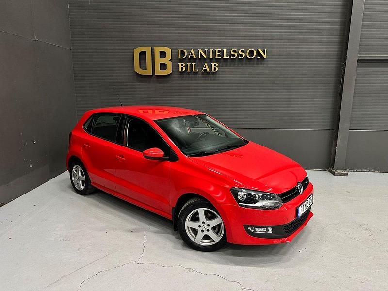 Röd Begagnad 2012 VW Polo Halvkombi | 74 800 kr (Marknadspris) - Bild 1/4