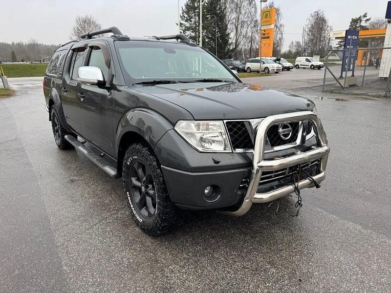 Grå Begagnad 2008 Nissan Navara Pickup | 39 900 kr (Superpris) - Bild 1/4