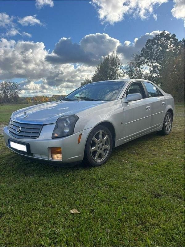 Grå Begagnad 2003 Cadillac CTS Sedan | 24 900 kr (Bra pris) - Bild 1/4