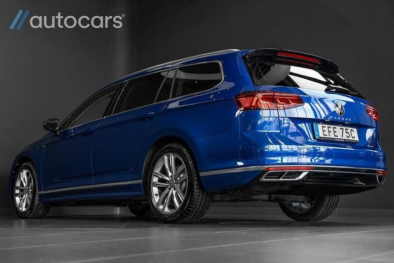 Begagnad VW Passat R-line 200 HK (147 kW) 2021 Mörkblå Kombi