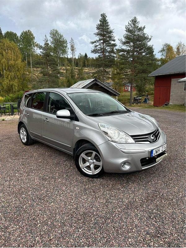 Silver Begagnad 2009 Nissan Note Minibuss | 37 500 kr (Lite dyr) - Bild 1/4