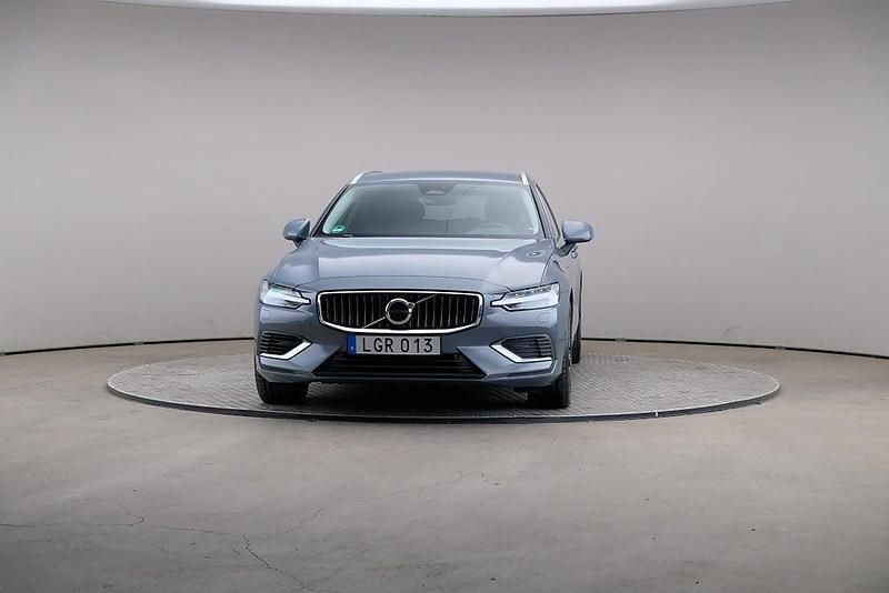Begagnad Volvo V60 Core 253 HK (186 kW) 2022 Grå Kombi
