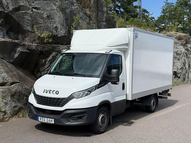 Vit Begagnad 2021 Iveco Daily Van | 336 250 kr (Dyr) - Bild 1/4