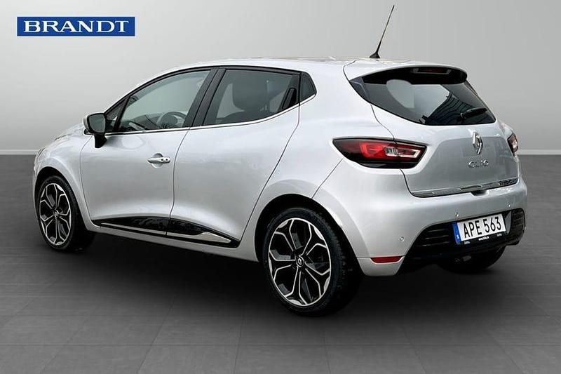 Begagnad Renault Clio IV Intens 91 HK (66 kW) 2019 Silver Halvkombi