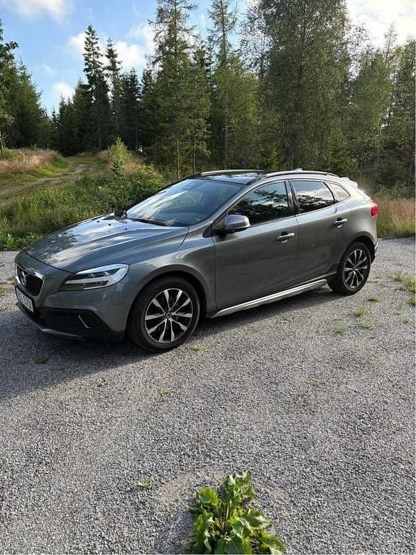 Begagnad 2019 Volvo V40 CC Pro Kombi | 199 000 kr (Marknadspris) - Bild 1/4
