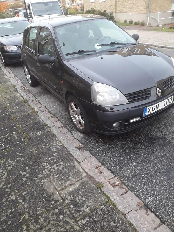 Begagnad 2006 Renault Clio R.S. Halvkombi | 16 000 kr (Lite dyr) - Bild 1/4