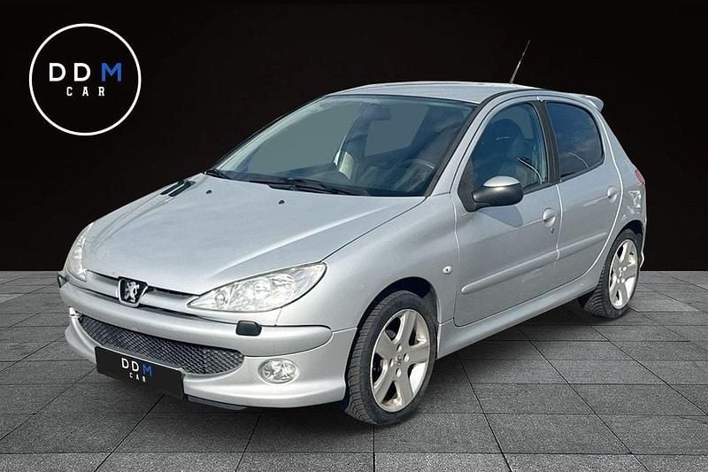 Ljusgrå Begagnad 2006 Peugeot 206 Halvkombi | 15 900 kr (Marknadspris) - Bild 1/4