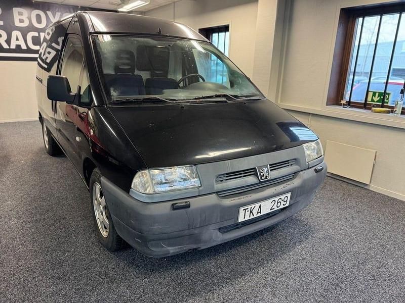 Begagnad Peugeot Expert 94 HK (69 kW) 2002 Svart Van