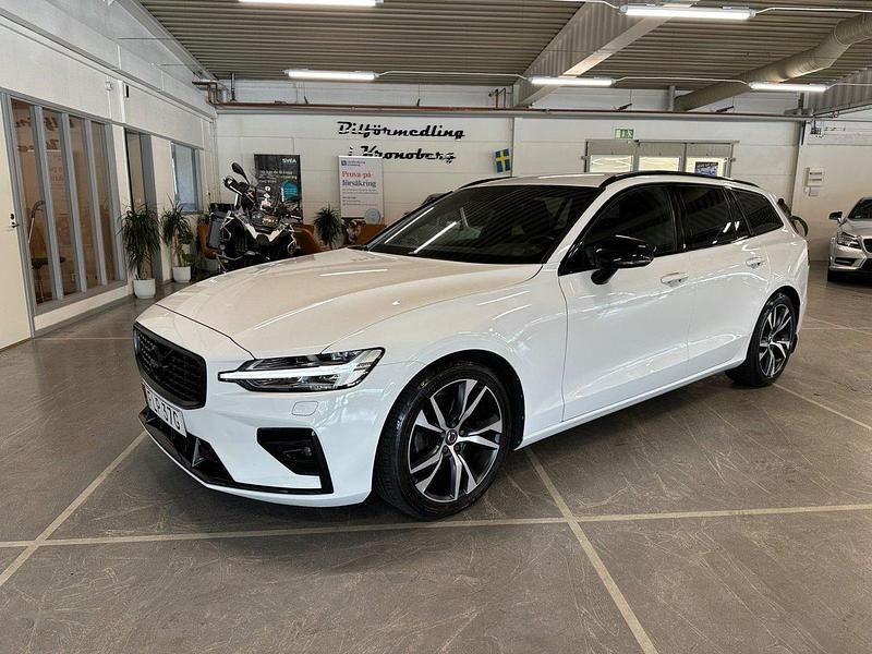 Vit Begagnad 2020 Volvo V60 R-Design Kombi | 319 900 kr (Marknadspris) - Bild 1/4