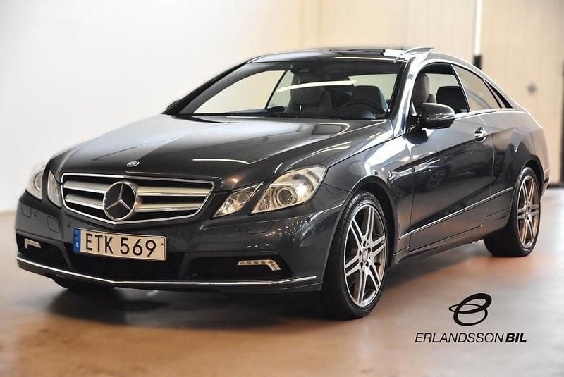 Mörkgrå Begagnad 2009 Mercedes E500 SE Sportkupé | 219 900 kr - Bild 1/4