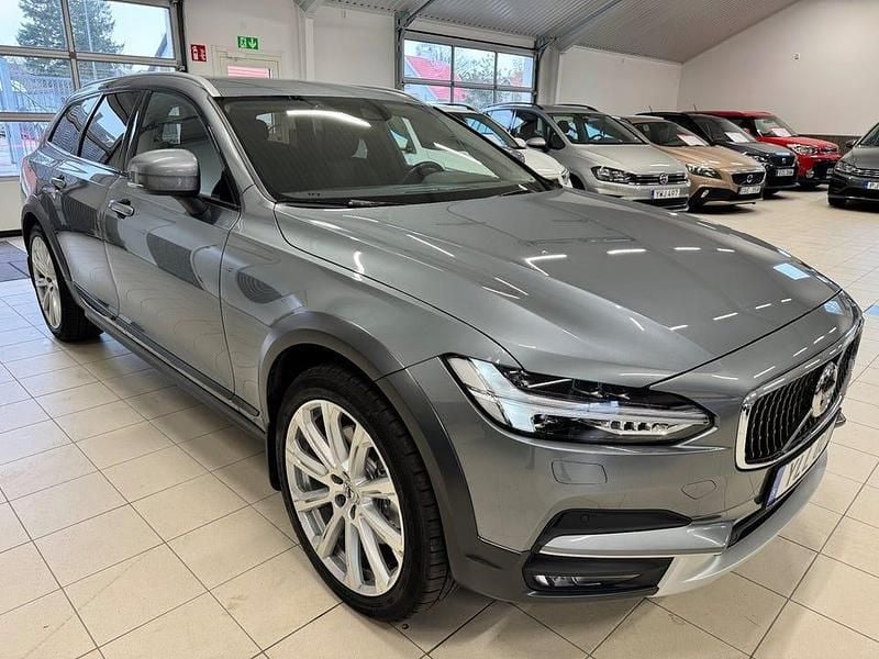 Begagnad Volvo V90 CC Momentum 235 HK (172 kW) 2019 Gråmetallick Kombi