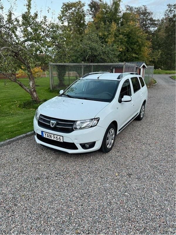 Vit Begagnad 2015 Dacia Logan MCV Kombi | 38 500 kr (Marknadspris) - Bild 1/4