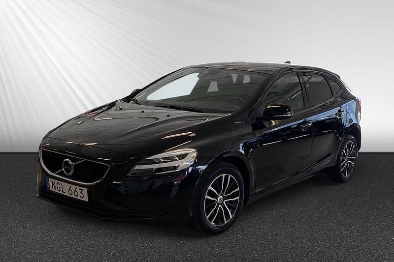 Svart Begagnad 2017 Volvo V40 Business Edition Kombi | 134 400 kr (Marknadspris) - Bild 1/4