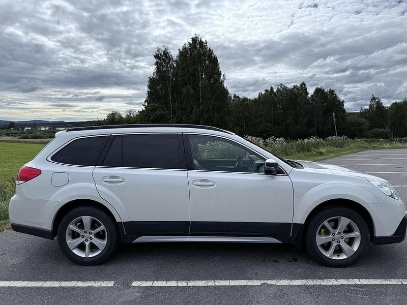 Vit Begagnad 2014 Subaru Outback SUV | 107 000 kr (Marknadspris) - Bild 1/4