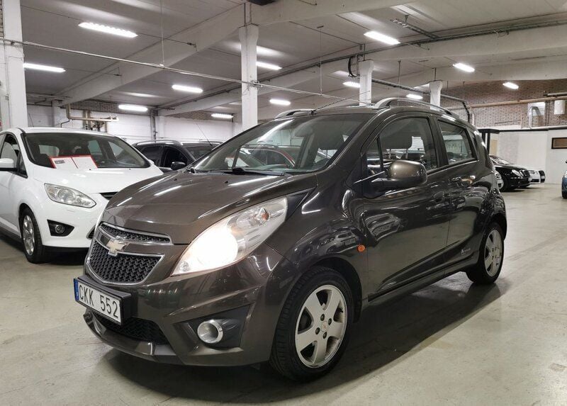 Mörkgrå Begagnad 2010 Chevrolet Spark Halvkombi | 34 900 kr (Dyr) - Bild 1/4