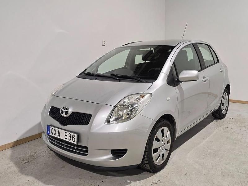 Silver Begagnad 2007 Toyota Yaris Halvkombi | 55 000 kr (Marknadspris) - Bild 1/4