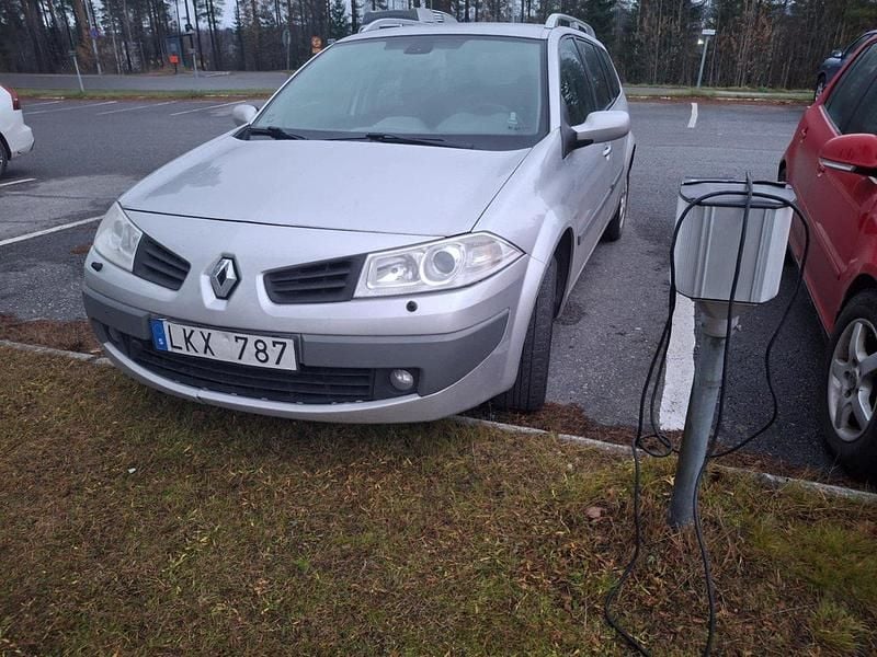 Grå Begagnad 2007 Renault Mégane GrandTour Kombi | 25 000 kr (Bra pris) - Bild 1/4