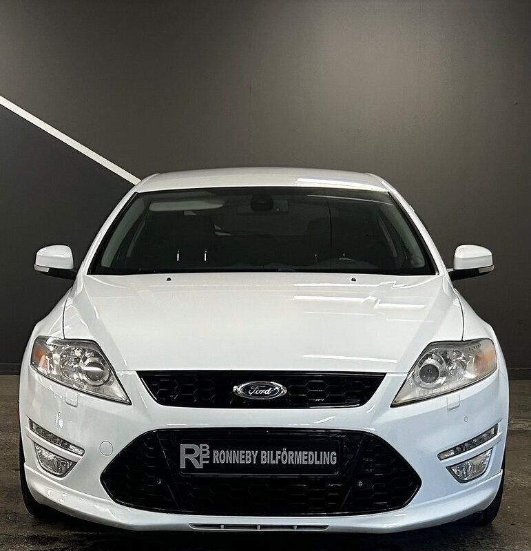 Begagnad Ford Mondeo Titanium 200 HK (147 kW) 2011 Vit Halvkombi