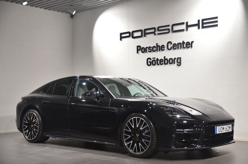Svart (black) Ny 2025 Porsche Panamera 4 Sedan | 1 766 800 kr - Bild 1/4