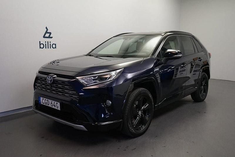Blå Begagnad 2020 Toyota RAV4 Hybrid Style SUV | 359 500 kr (Marknadspris) - Bild 1/3