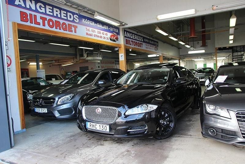 Svart Begagnad 2014 Jaguar XJ Sedan | 289 999 kr (Dyr) - Bild 1/4