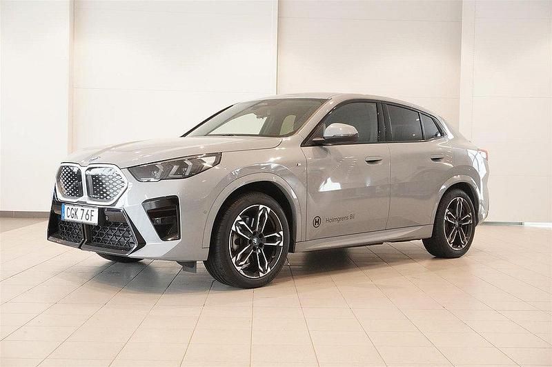 Okänd Begagnad 2024 BMW iX2 M Sport SUV | 569 800 kr (Dyr) - Bild 1/4
