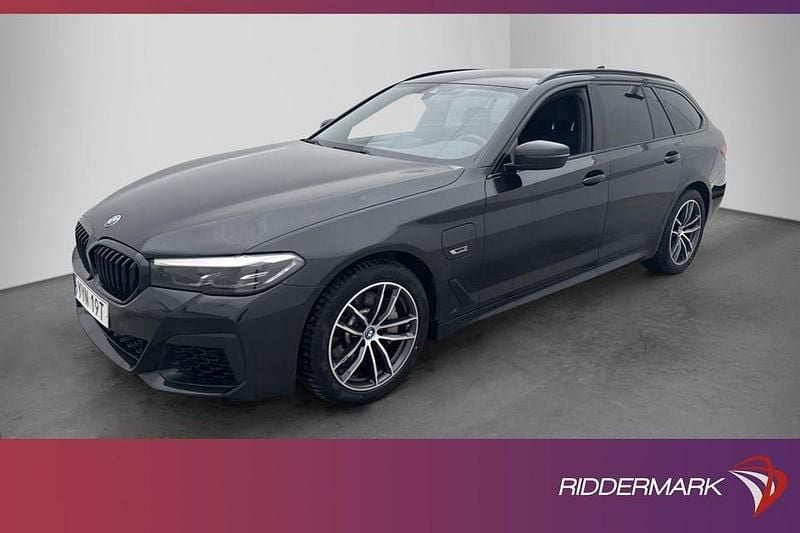 Svart Begagnad 2022 BMW 530 M Sport Kombi | 364 800 kr - Bild 1/3