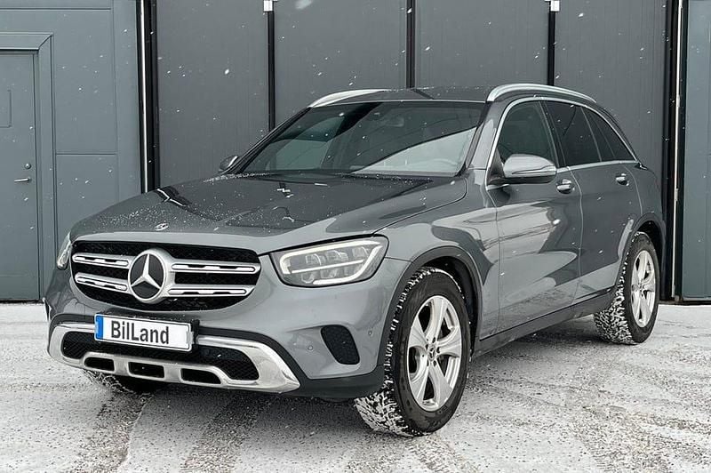 Grå Begagnad 2020 Mercedes GLC220 | 319 900 kr (Bra pris) - Bild 1/4