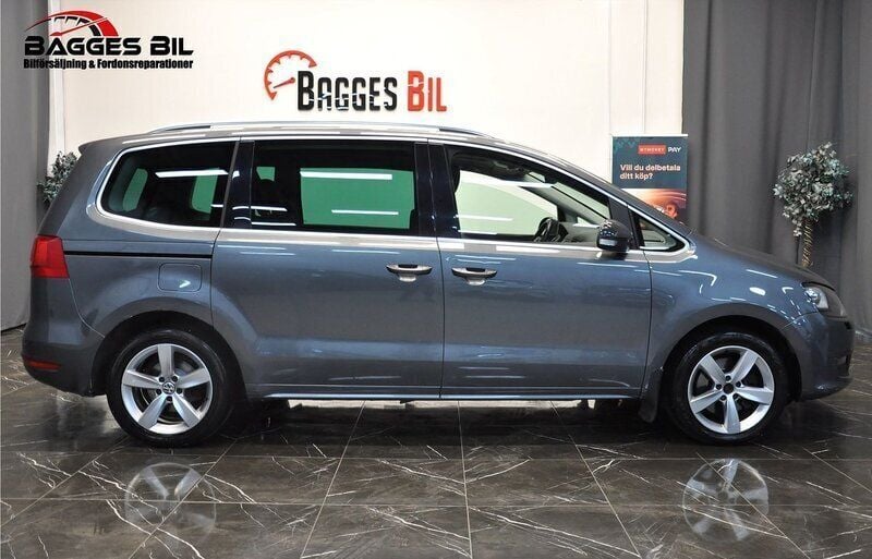 Grå Begagnad 2015 VW Sharan Minibuss | 99 000 kr (Superpris) - Bild 1/4
