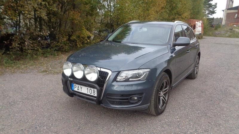 Grå Begagnad 2010 Audi Q5 Design SUV | 99 000 kr (Bra pris) - Bild 1/4