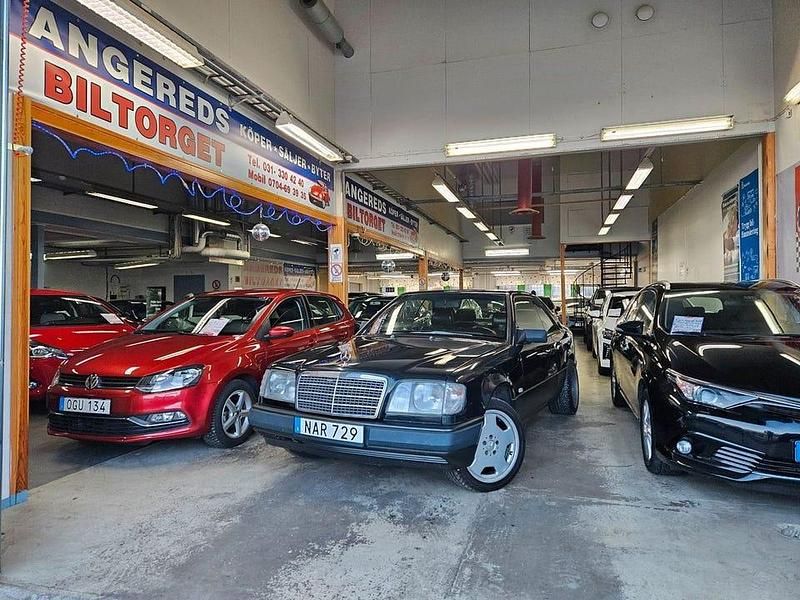 Begagnad Mercedes E300 180 HK (132 kW) 1987 Svart Sportkupé