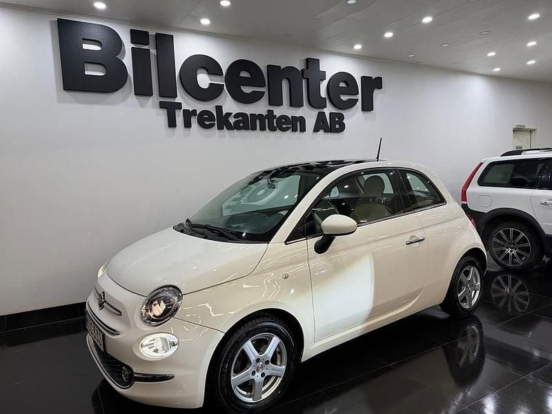 Vit Begagnad 2015 Fiat 500 Lounge Halvkombi | 74 900 kr (Marknadspris) - Bild 1/4