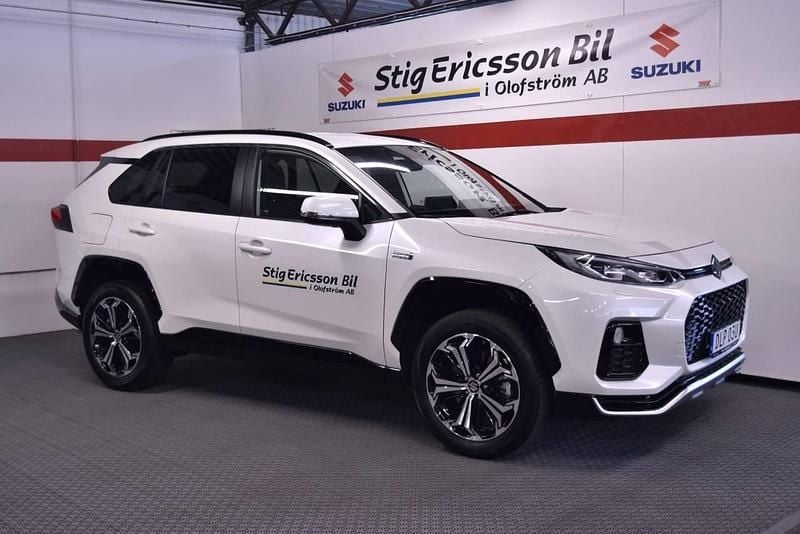 Vit Begagnad 2021 Suzuki Across SUV | 429 500 kr (Marknadspris) - Bild 1/4
