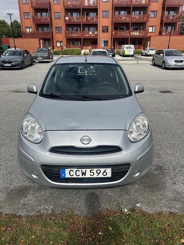 Silver Begagnad 2012 Nissan Micra Halvkombi | 25 000 kr (Marknadspris) - Bild 1/4