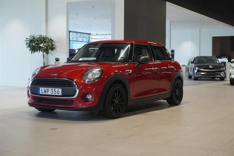 Röd Begagnad 2015 Mini Cooper Chili Halvkombi | 114 800 kr (Lite dyr) - Bild 1/4