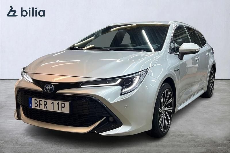 Begagnad Toyota Corolla Style 124 HK (91 kW) 2021 Silver Kombi