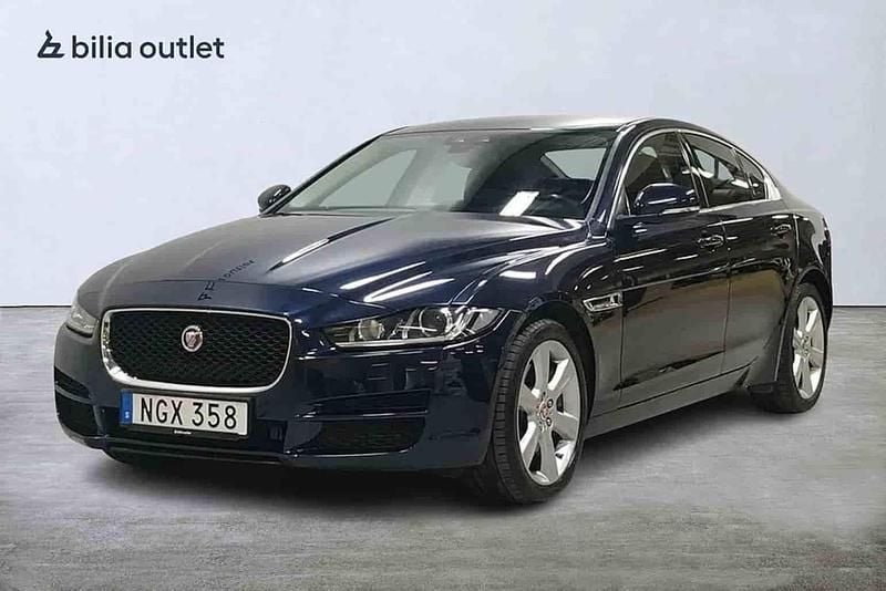 Blå Begagnad 2018 Jaguar XE Sedan | 199 900 kr (Bra pris) - Bild 1/1