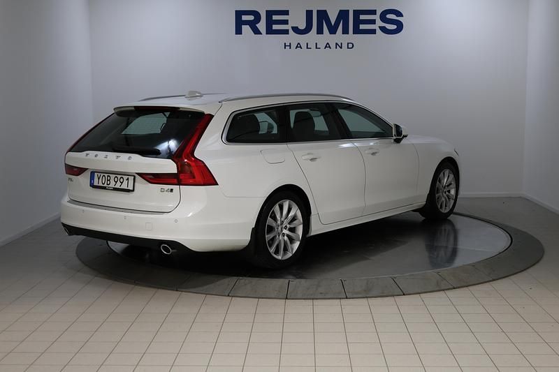 Begagnad Volvo V90 Momentum 192 HK (141 kW) 2018 Vit Kombi