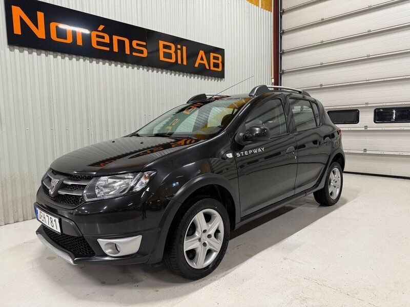 Svart Begagnad 2015 Dacia Sandero Prestige Halvkombi | 59 900 kr (Marknadspris) - Bild 1/4