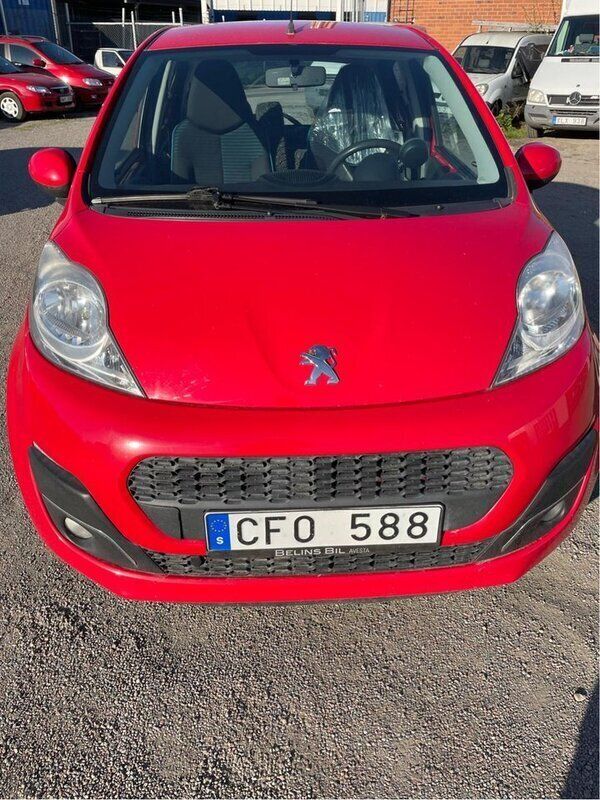 Röd Begagnad 2012 Peugeot 107 Halvkombi | 30 000 kr (Marknadspris) - Bild 1/4