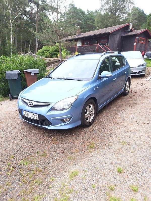 Brun Begagnad 2011 Hyundai i30 Kombi | 30 000 kr (Bra pris) - Bild 1/4