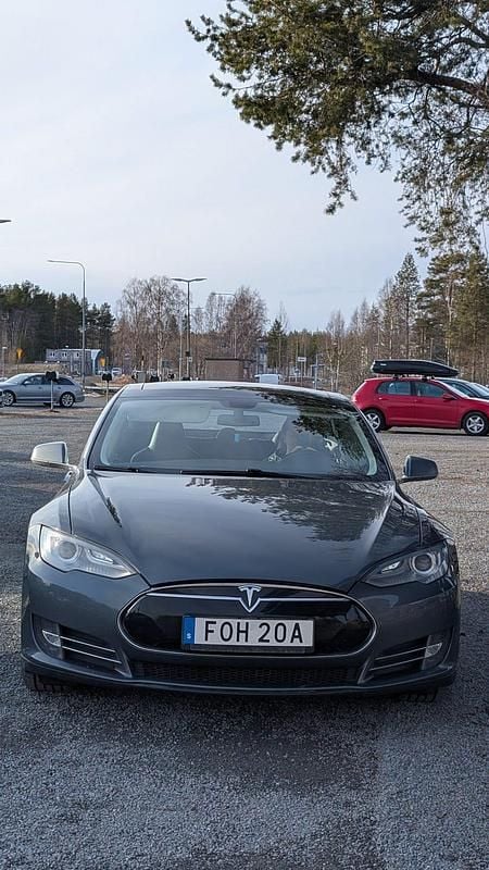 Begagnad 2013 Tesla Model S Halvkombi | 175 000 kr (Marknadspris) - Bild 1/4