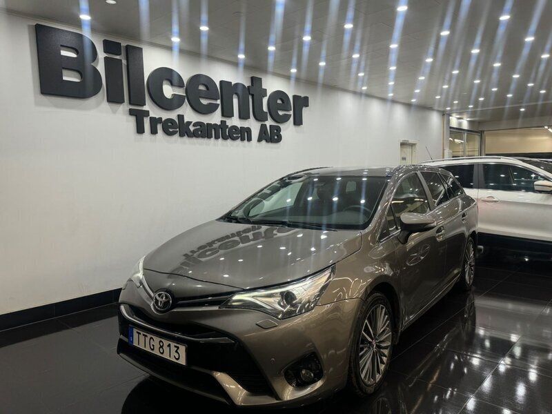 Mörkgrå Begagnad 2016 Toyota Avensis Active Kombi | 149 900 kr (Lite dyr) - Bild 1/4