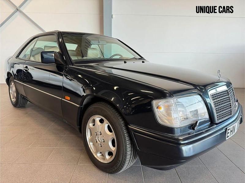 Begagnad Mercedes E220 150 HK (110 kW) 1996 Svart Sportkupé