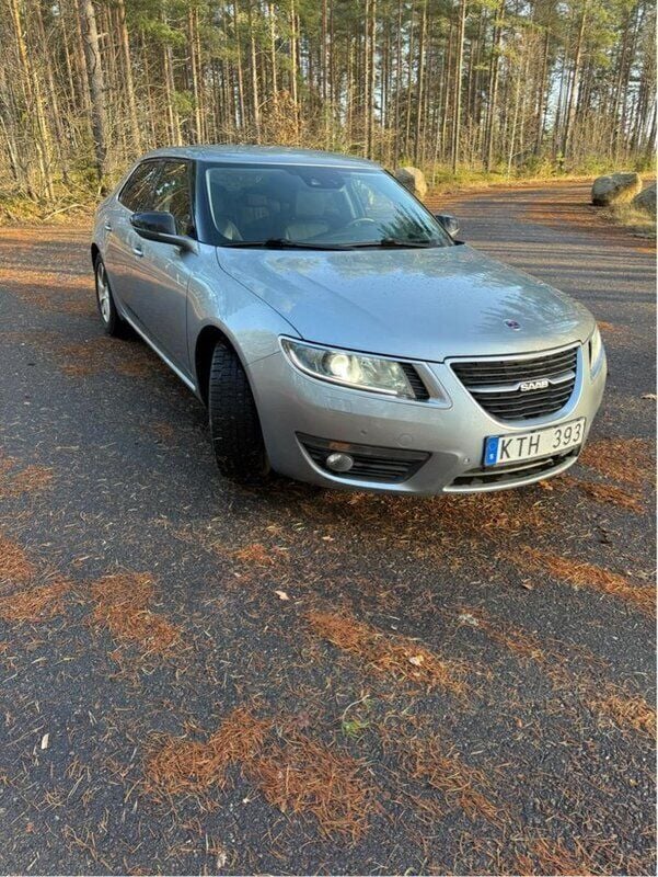 Grå Begagnad 2010 Saab 9-5 Vector Sedan | 60 000 kr (Marknadspris) - Bild 1/4